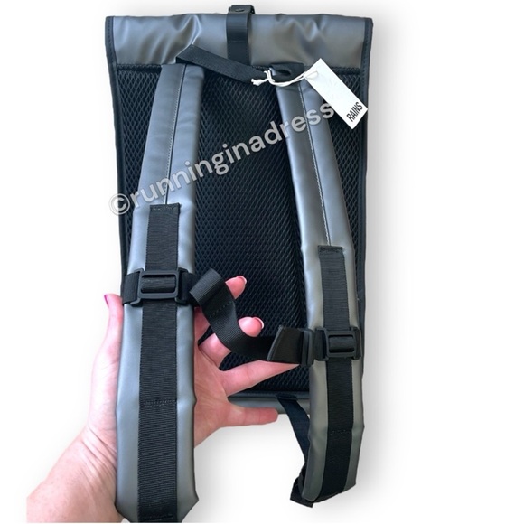 NWT Rains Waterproof Rolltop Rucksack Laptop Backpack In Metallic Grey - Picture 7 of 14